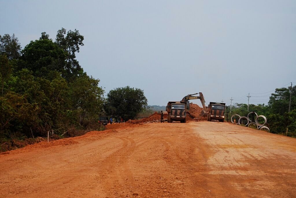 Obras em trecho de terra da rodovia BR-319, no Amazonas